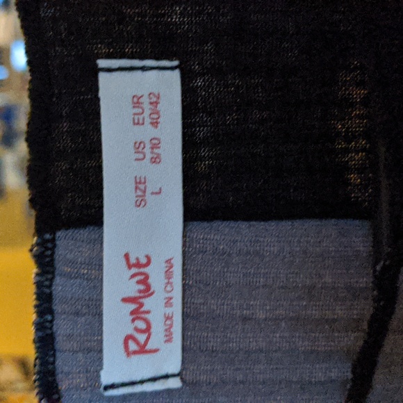 Back & Grey Ribbed Color Block Crop Top - Picture 2 of 4